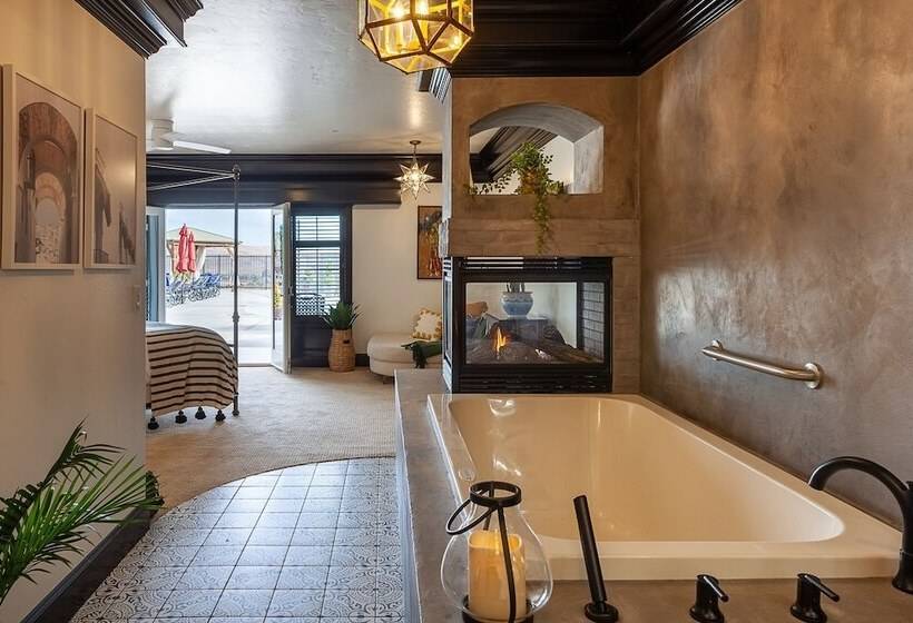 مبيت وإفطار Cameo Heights Mansion And The Vine Fine Dining Restaurant