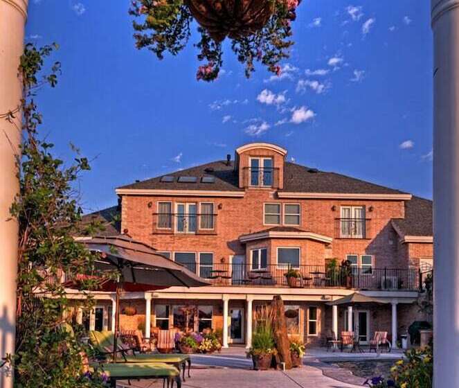 مبيت وإفطار Cameo Heights Mansion And The Vine Fine Dining Restaurant