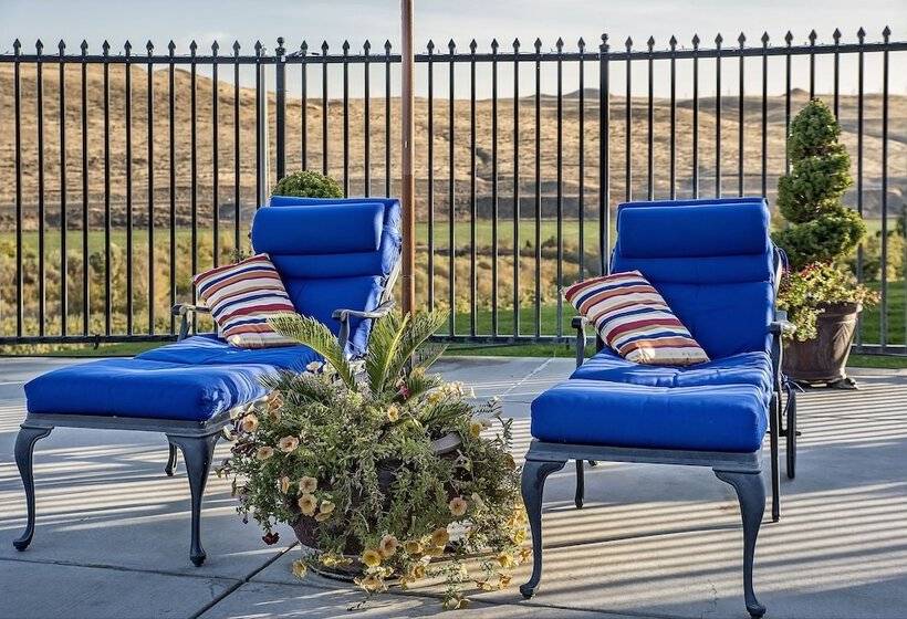 مبيت وإفطار Cameo Heights Mansion And The Vine Fine Dining Restaurant