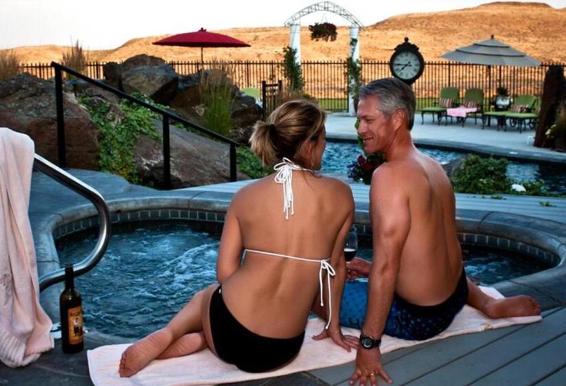 مبيت وإفطار Cameo Heights Mansion And The Vine Fine Dining Restaurant