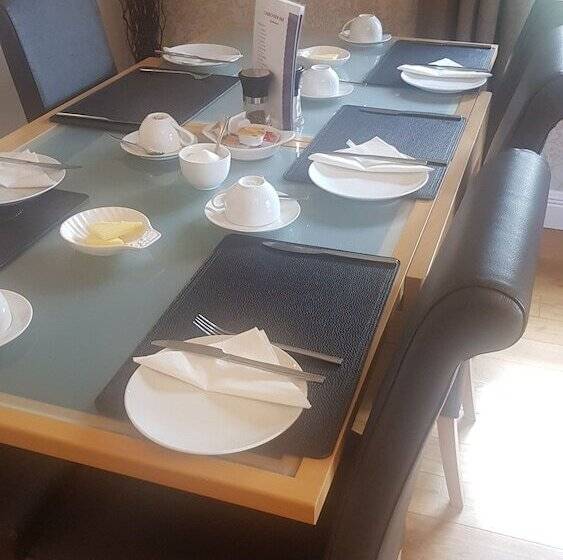 مبيت وإفطار Church View House