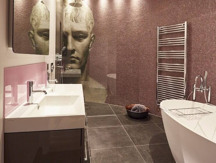 تختخواب و صبحانه Kaywana Hall