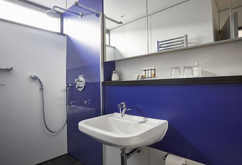 تختخواب و صبحانه Kaywana Hall