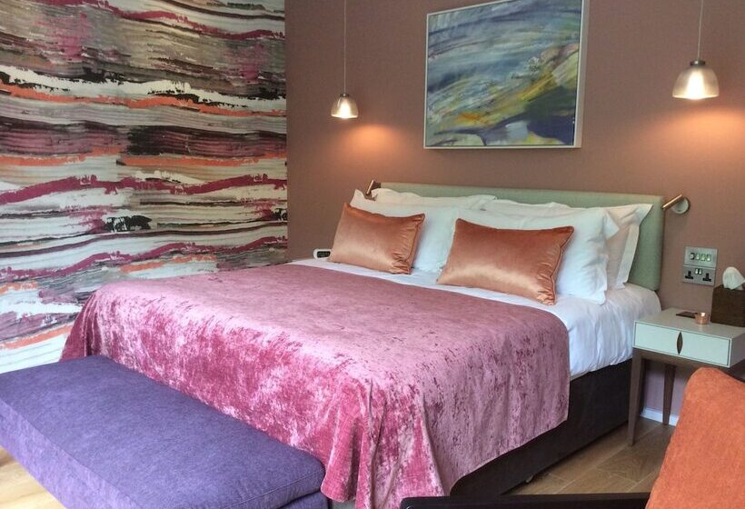 تختخواب و صبحانه Kaywana Hall