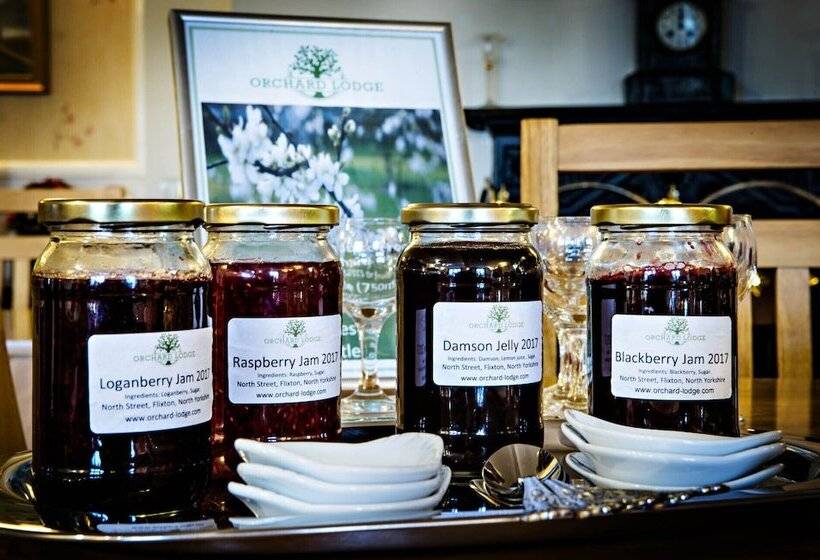 住宿加早餐  Orchard Lodge & Wolds Restaurant