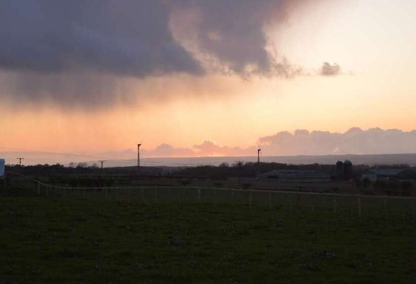 住宿加早餐  Orchard Lodge & Wolds Restaurant