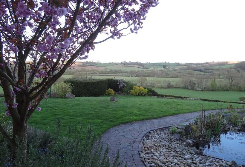 مبيت وإفطار The Old Dairy At Bishops Barton