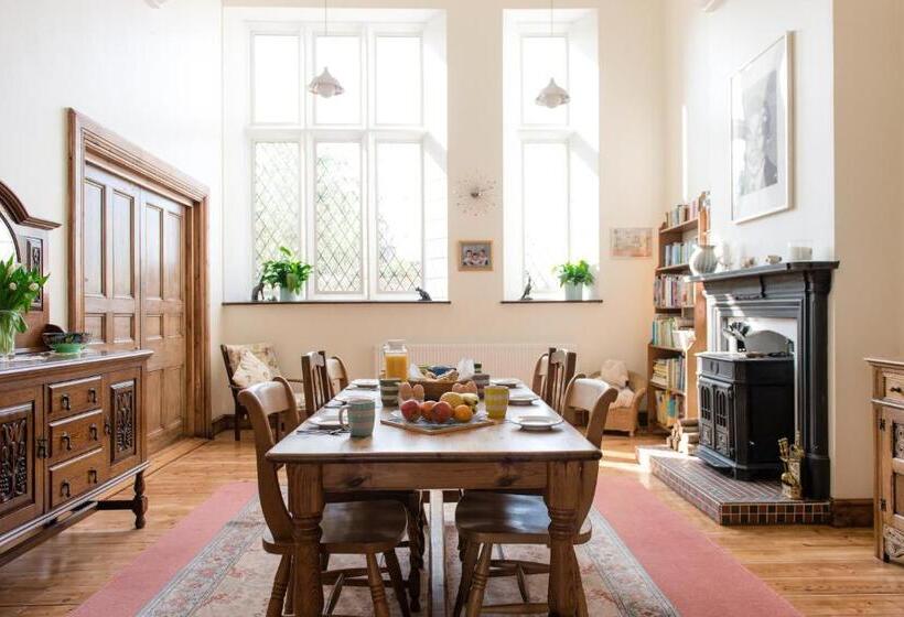 Bed and Breakfast The School House