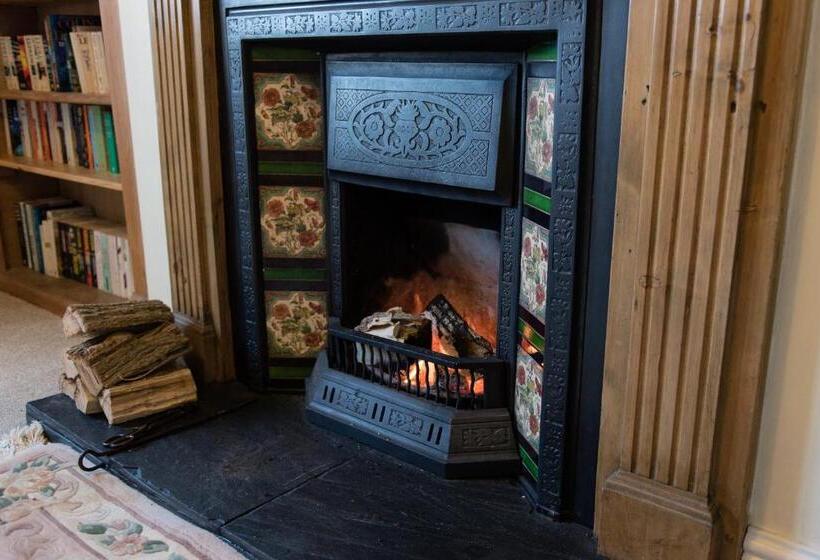 Bed and Breakfast The School House