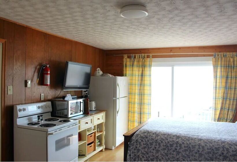 Clipper Shipp Beach Motel