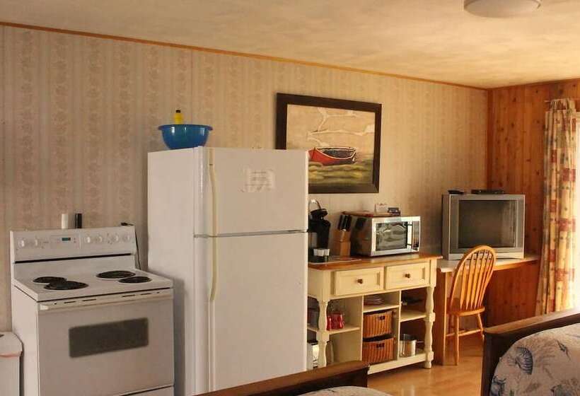 Clipper Shipp Beach Motel