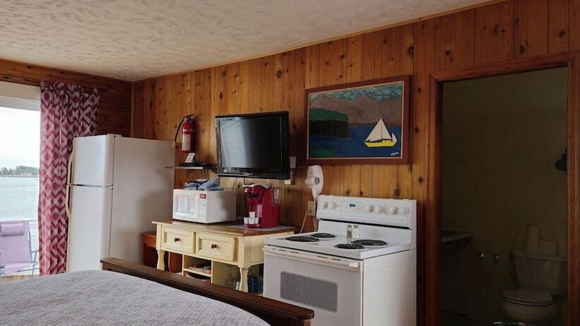 Clipper Shipp Beach Motel