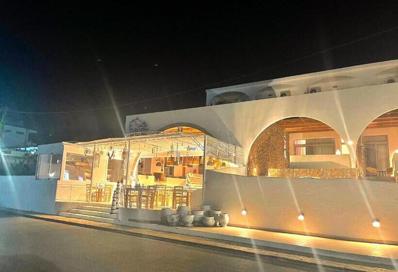 ホテル Delfini Beach