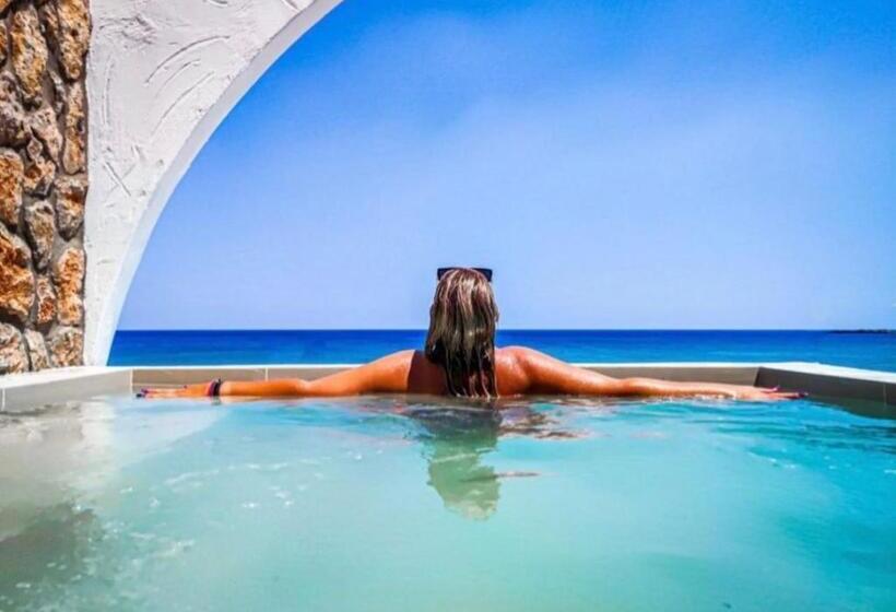 ホテル Delfini Beach