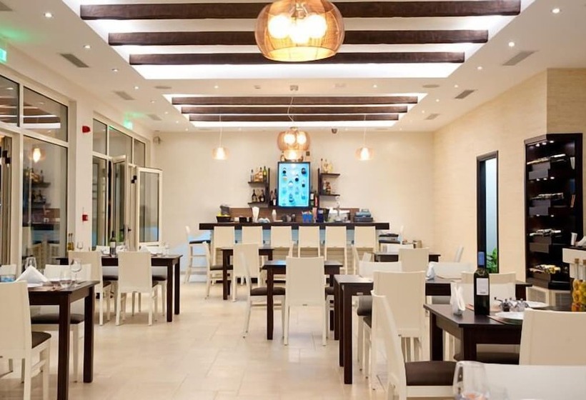 ホテル Delfini Beach