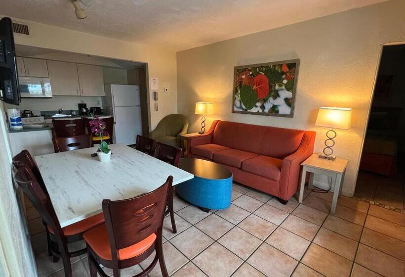 Отель Enchanted Isle Hollywood Beach Resort