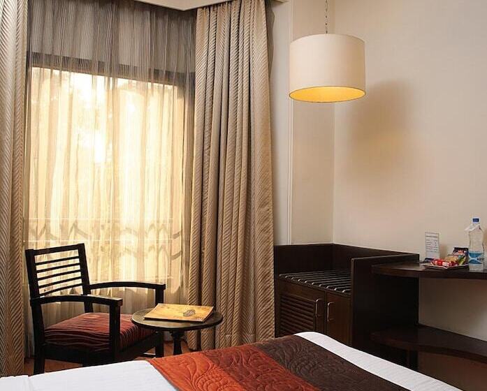 فندق Ahuja Residency Cyber City Ii