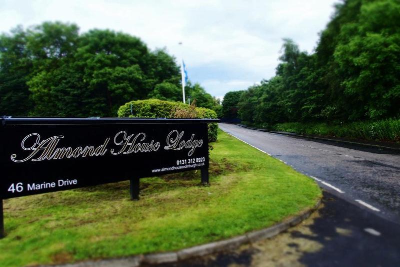 酒店 Almond House Lodge