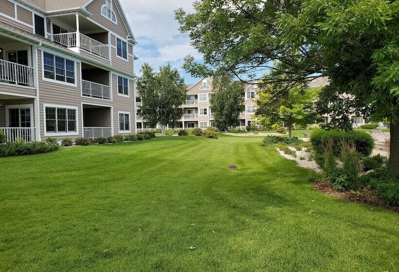 Отель Bridgeport Waterfront Resort