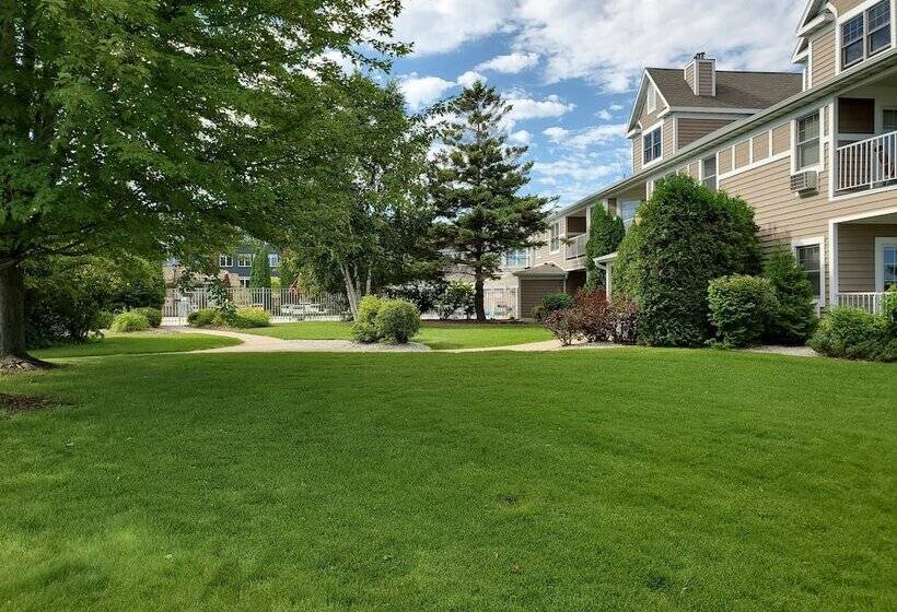 Отель Bridgeport Waterfront Resort