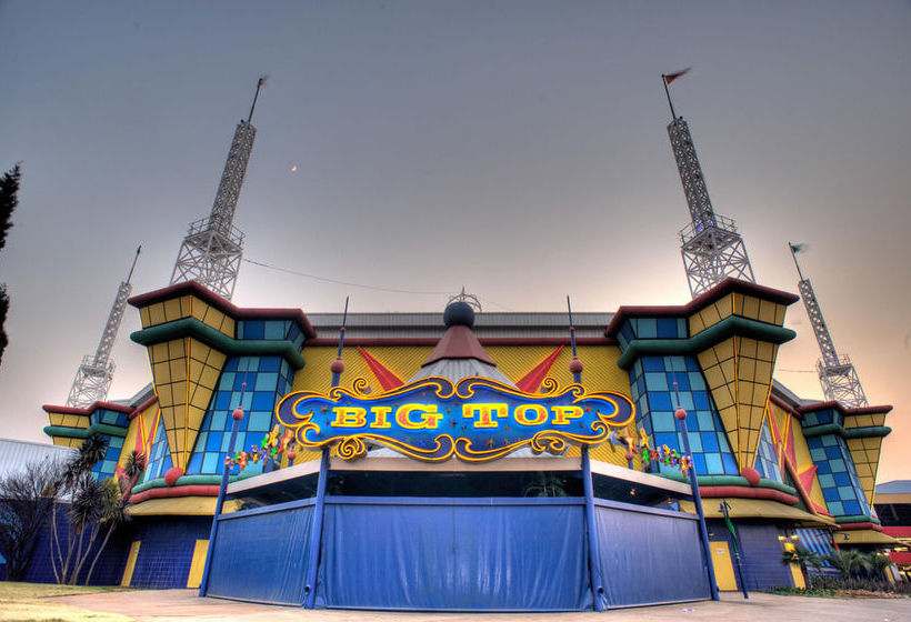 בית מלון כפרי Carnival City