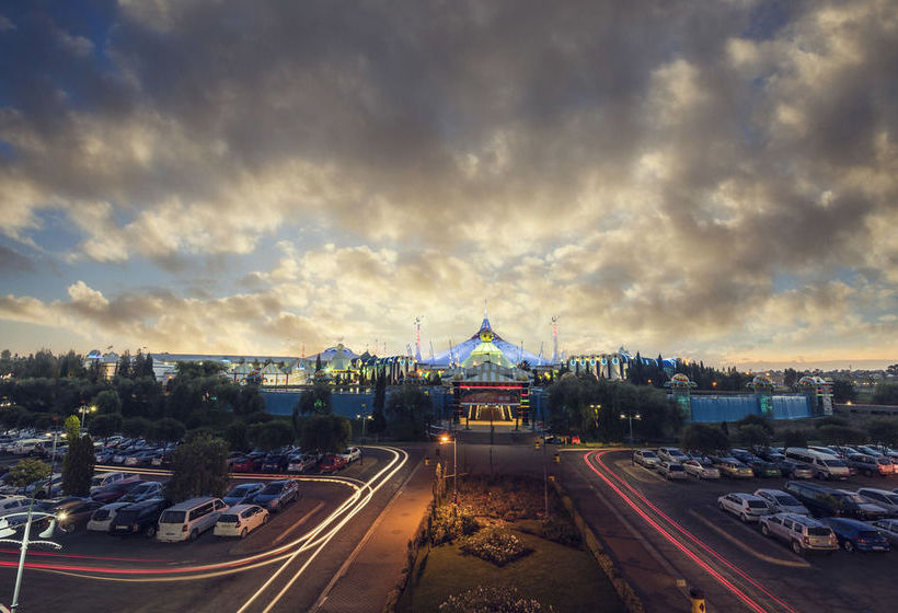 בית מלון כפרי Carnival City