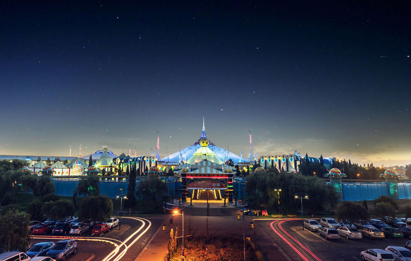 בית מלון כפרי Carnival City