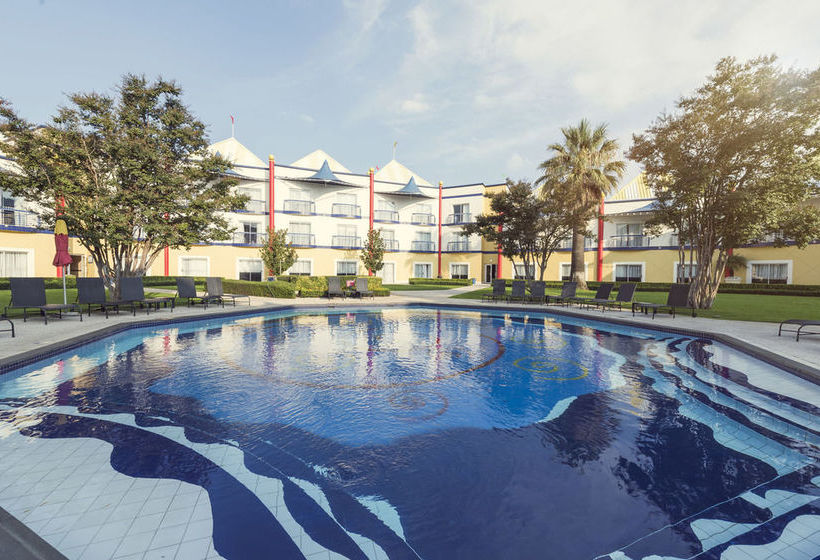 בית מלון כפרי Carnival City