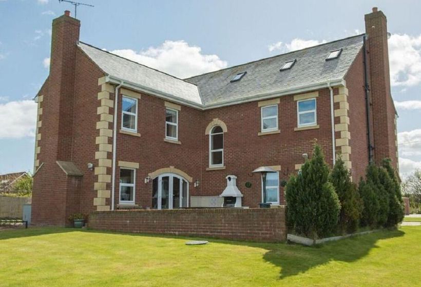 בית מלון כפרי Carr Villa