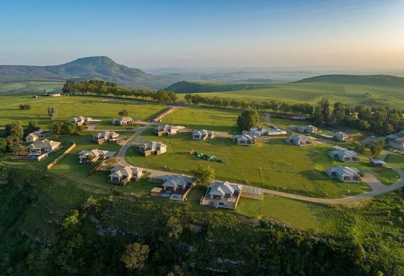 בית מלון כפרי Cayley Mountain Resort