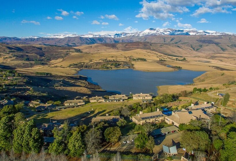 בית מלון כפרי Cayley Mountain Resort