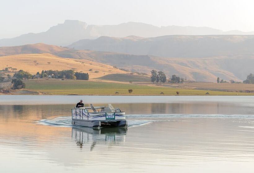 בית מלון כפרי Cayley Mountain Resort