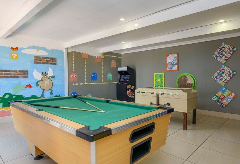 בית מלון כפרי Cayley Mountain Resort