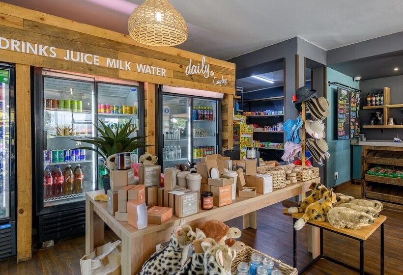 בית מלון כפרי Cayley Mountain Resort