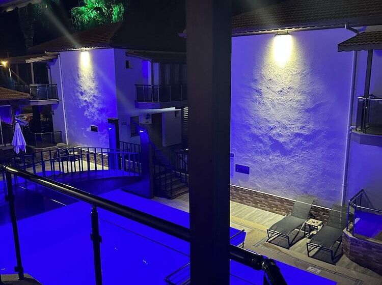 هتل Dolphin Apart &