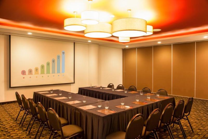 Отель Fiesta Inn Queretaro Centro Sur