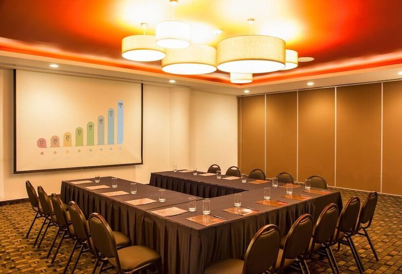 Отель Fiesta Inn Queretaro Centro Sur