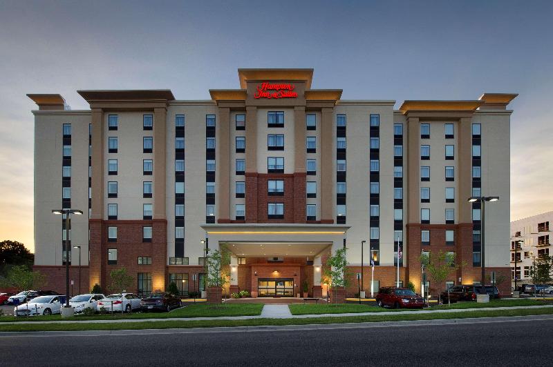 Отель Hampton Inn & Suites Falls Church