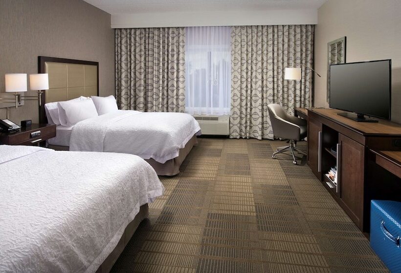 Отель Hampton Inn & Suites Falls Church