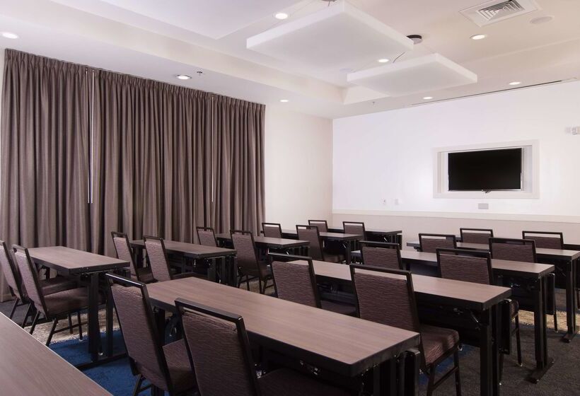 Отель Hampton Inn & Suites By Hilton Augustawashington Rd