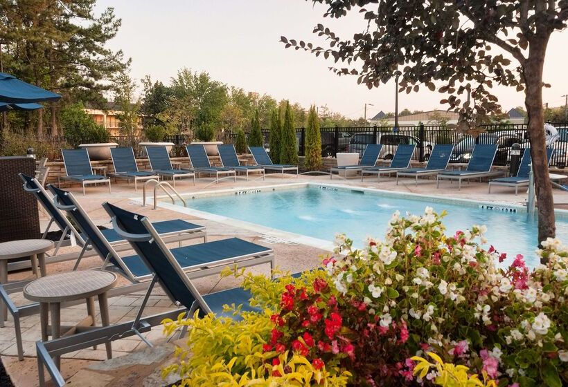 Отель Hampton Inn & Suites By Hilton Augustawashington Rd