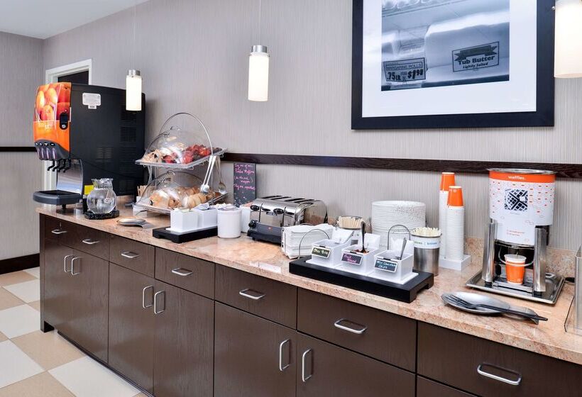 ホテル Hampton Inn & Suites California Universitypittsburgh