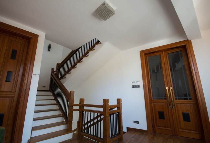 Отель Hill Pride City