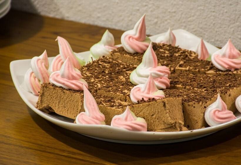 Отель Hill Pride City