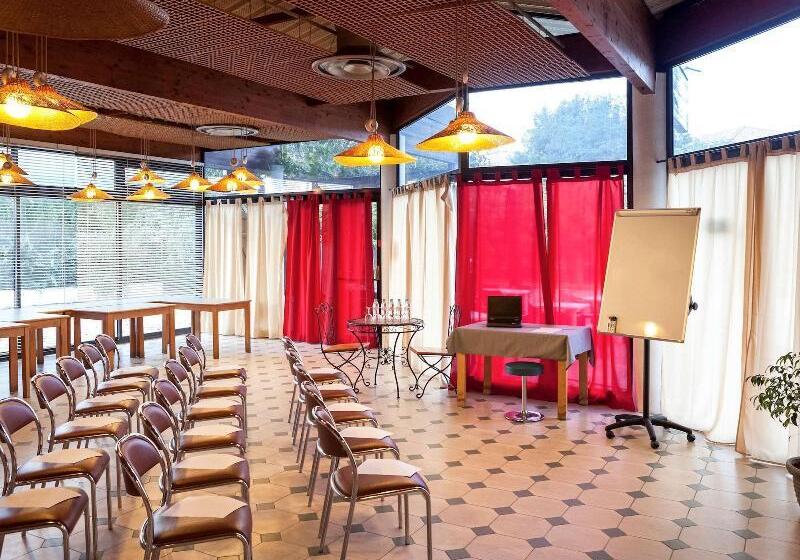 ホテル Ibis Budget Saint Christol Les Ales