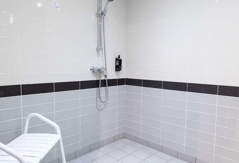 Отель Ibis Budget Villemomble