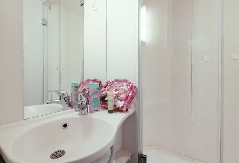 Отель Ibis Budget Villemomble