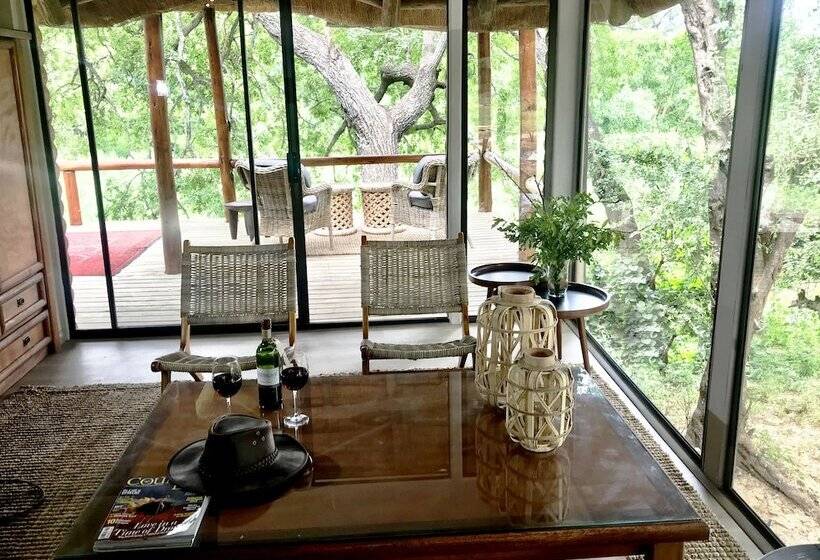 Отель Karongwe Portfolio Karongwe River Lodge