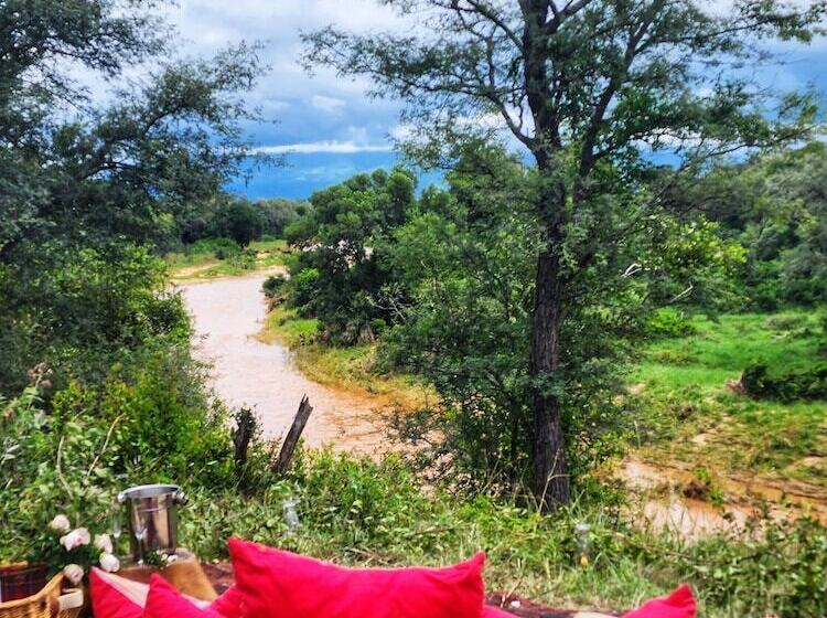 Отель Karongwe Portfolio Karongwe River Lodge