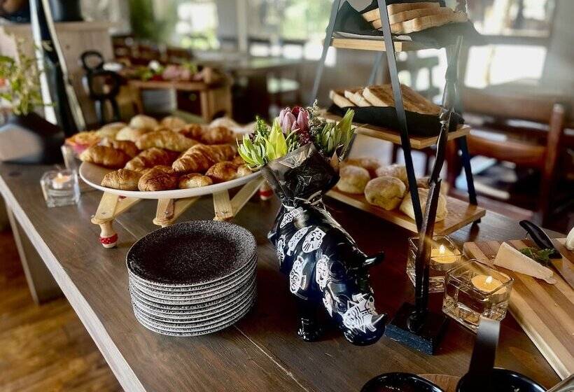 Отель Karongwe Portfolio Karongwe River Lodge